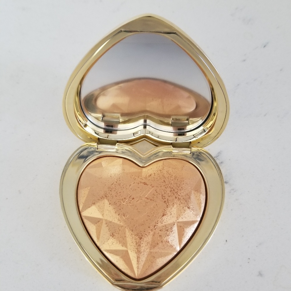 Too Faced Love Light